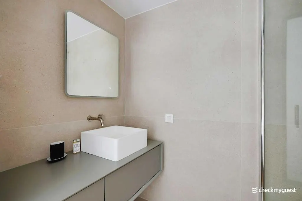 Wonderful 3bedr Saint Honore Paris