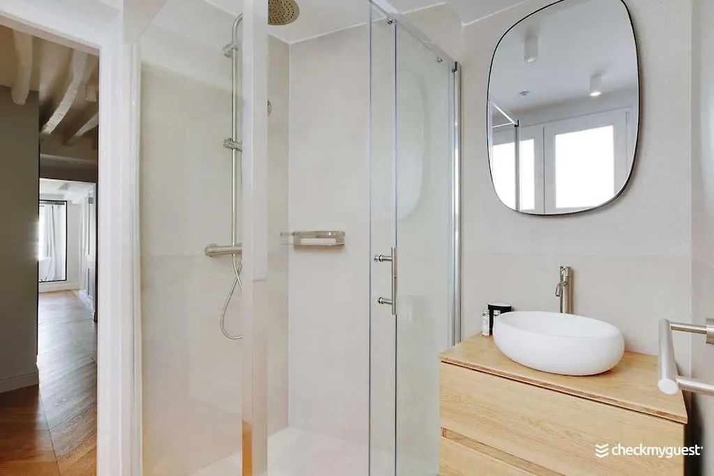 Wonderful 3bedr Saint Honore Paris