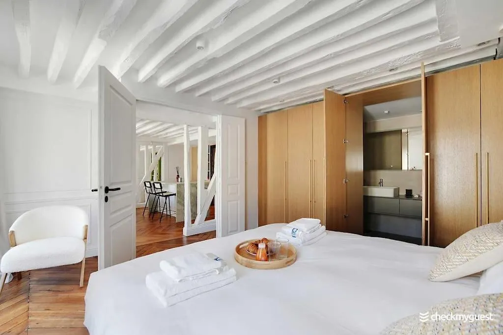 Wonderful 3bedr Saint Honore * Paris
