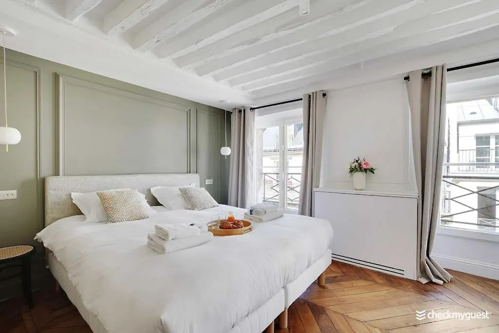 Wonderful 3bedr Saint Honore Apartment Paris